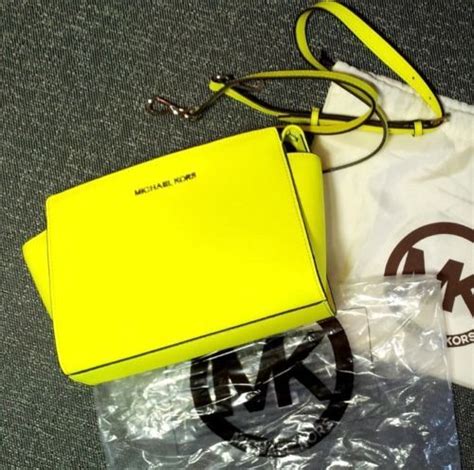 Michael michael kors Medium Selma Messenger in Yellow (neon 